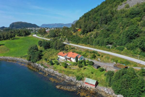 Skogstad Holiday Home